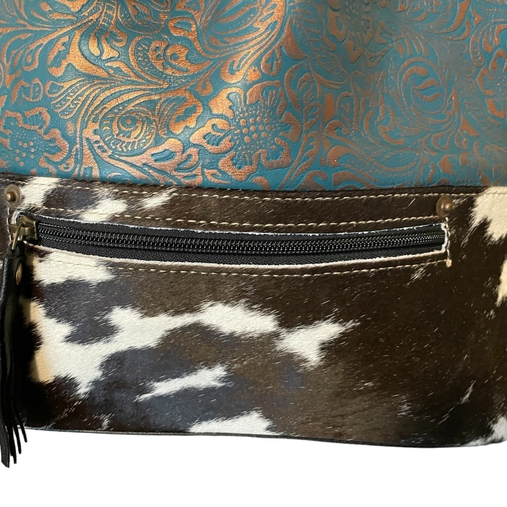 Myra BAG PERIWINKLE BUCKET BAG | Leather and Fur Bag - Picture 9 of 10